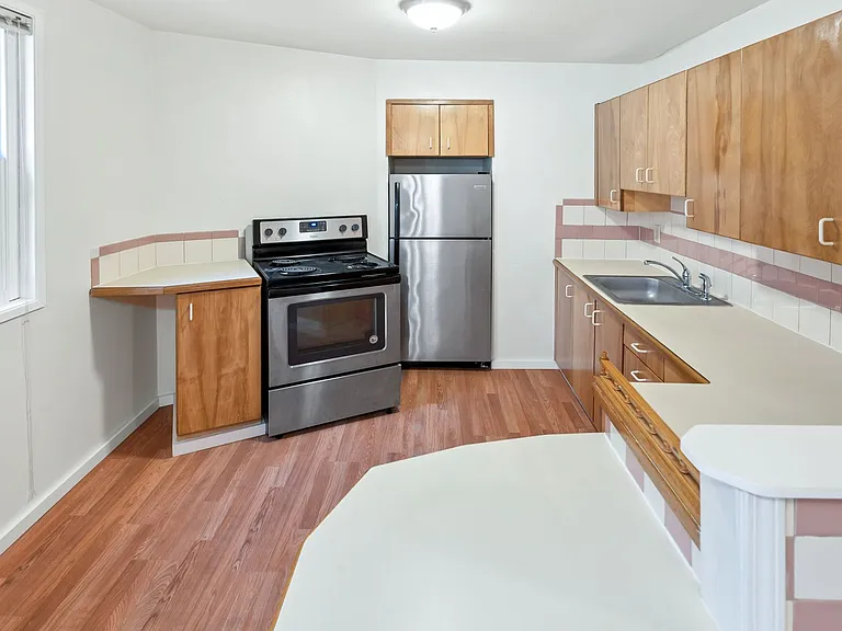 Abbottsford Apartments — Photo 96