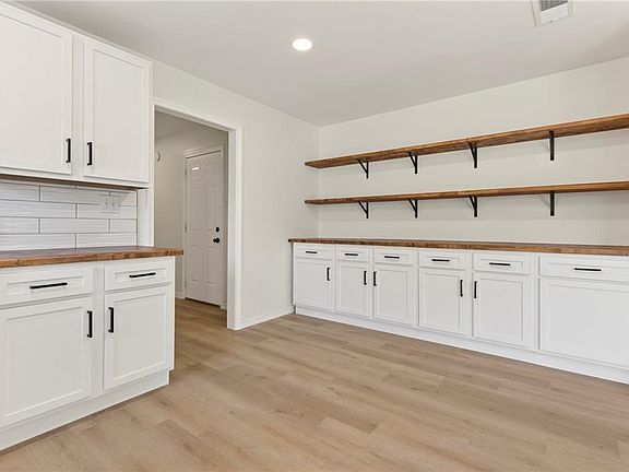 5th image of 1644 Princess Helen Rd W