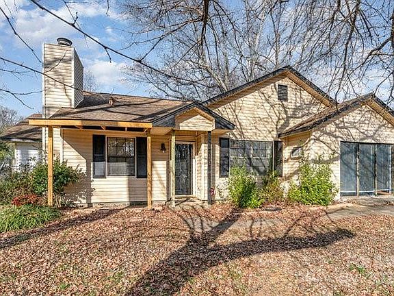 3rd image of 616 Cricketwood Ln