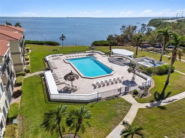 6372 Palma Del Mar Blvd S APT 320, Saint Petersburg, FL 33715