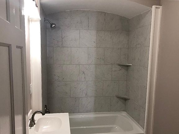 5th image of 309 W 6th St