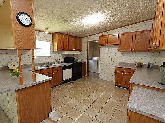 4th image of 142 Chestnut Dr