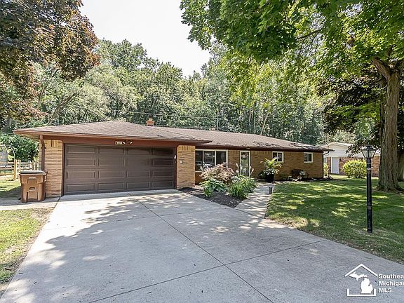 3rd image of 9804 Pamela Dr
