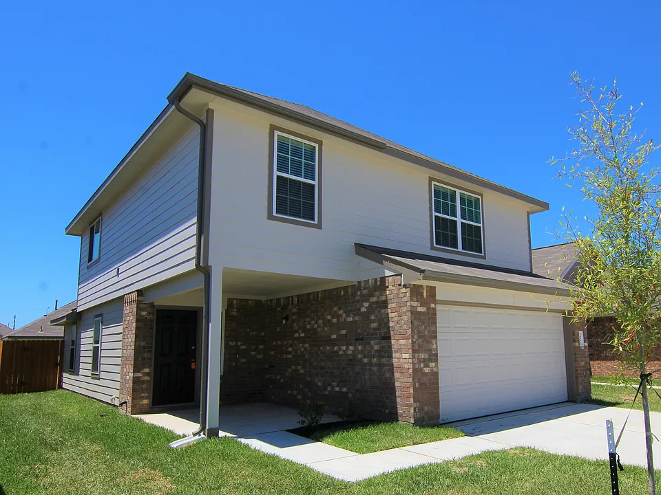 24415 Volta Gardens Ct