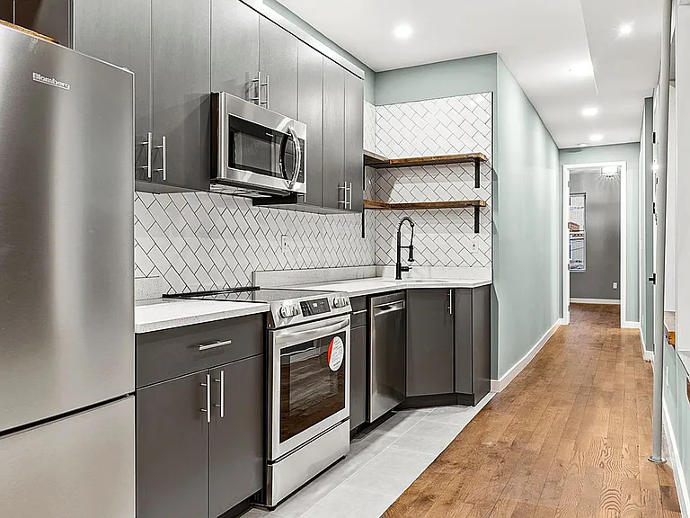 1820 Woodbine St #2L — Photo 4