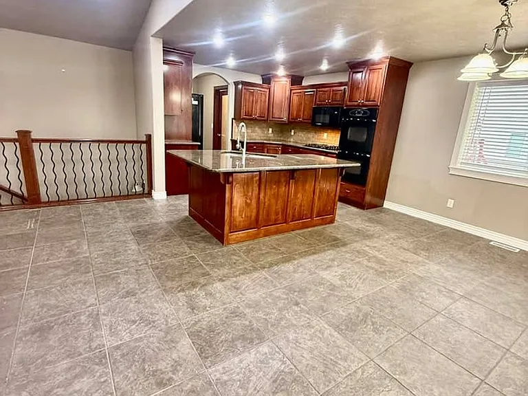 2749 Hillview Dr — Photo 8