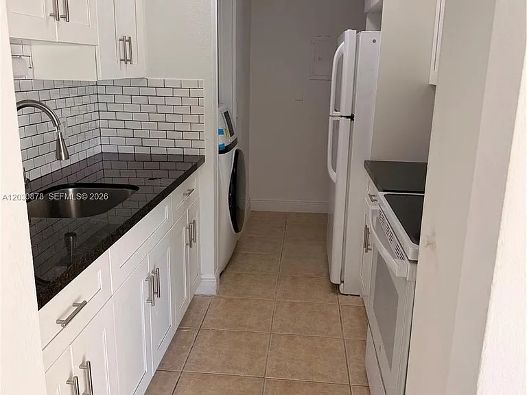 7250 SW 94th Pl #B8 — Photo 12