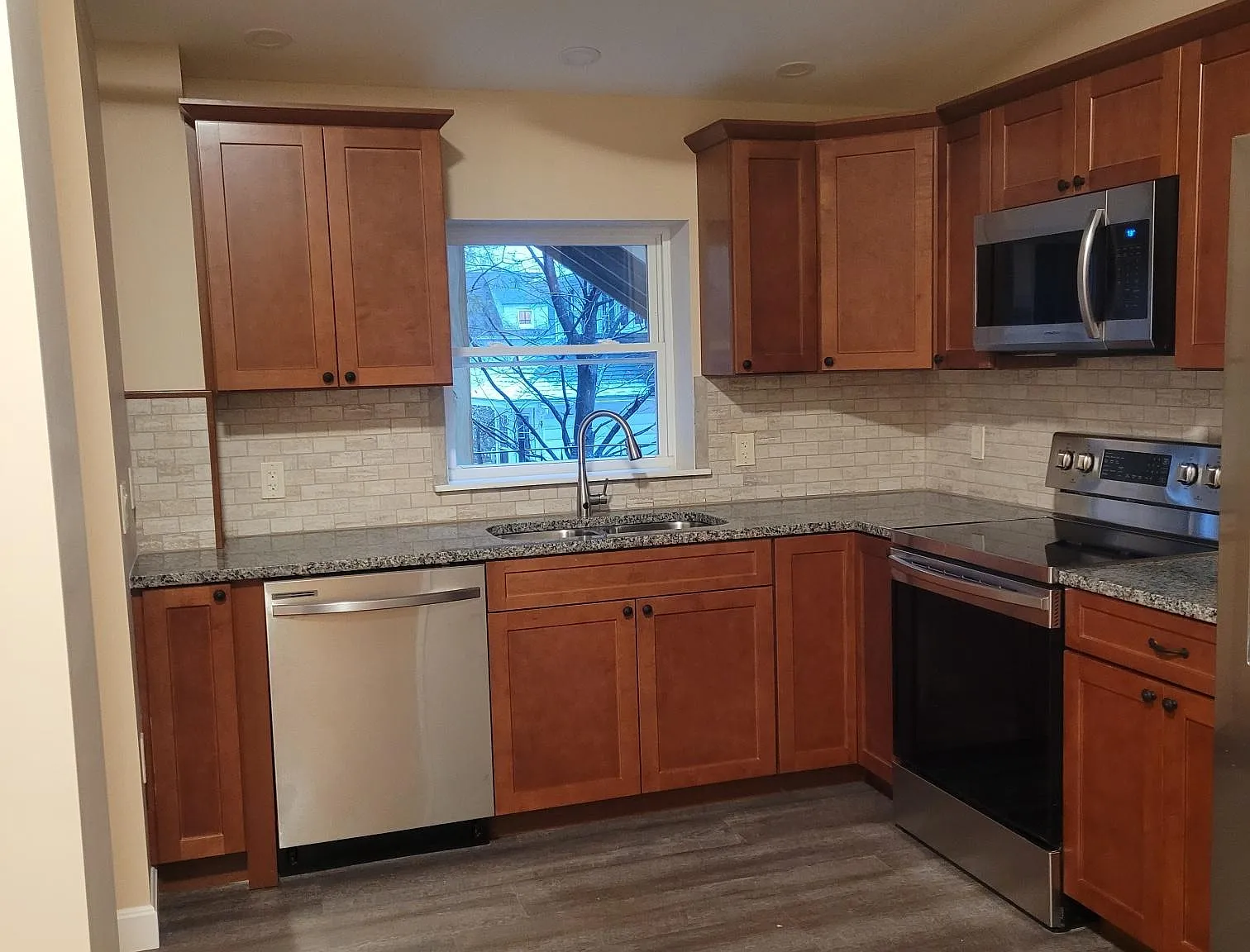 3 bed, 935 sqft, $1,700 — Photo 1