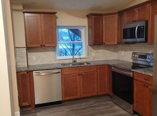 185 Summer St APT 5, Auburn, ME 04210