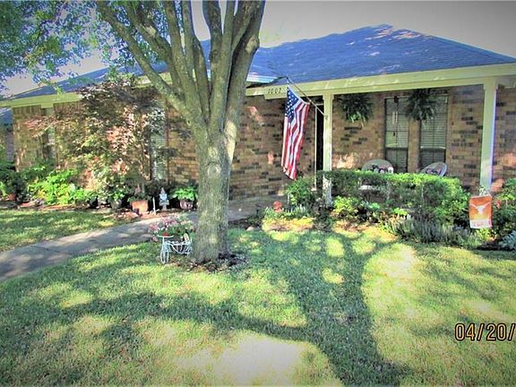 3rd image of 1002 Casa Linda St