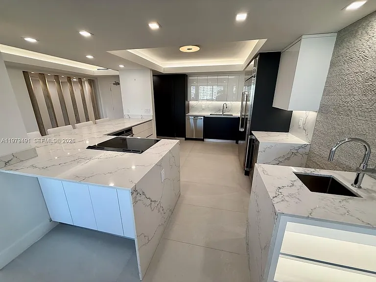 900 Bay Dr #524 — Photo 3