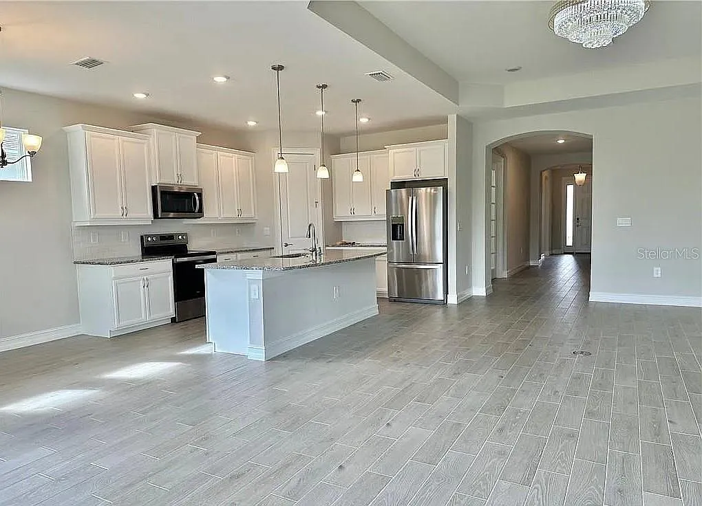 4 bed, 2.5 bath, 2194 sqft, $2,500 — Photo 3