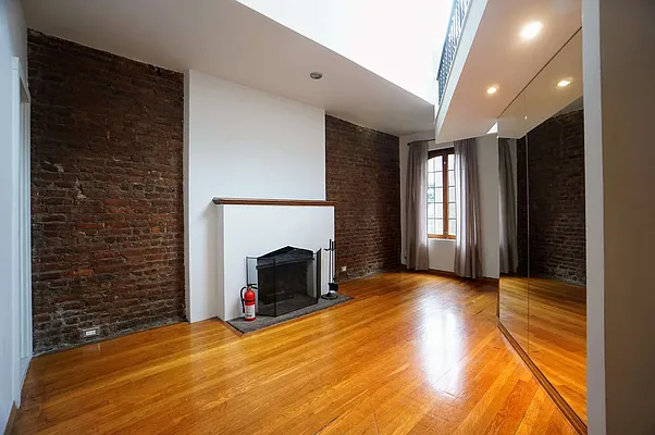 Rented by Compass | media 18