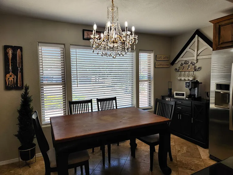 400 E Phoenix St — Photo 10
