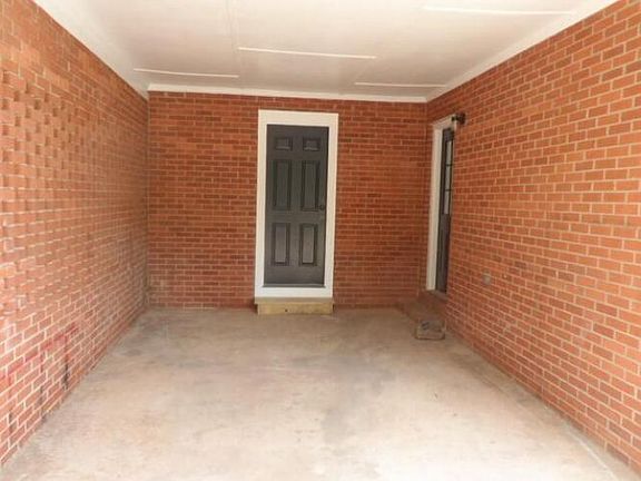 5th image of 734 Woodmont Cir