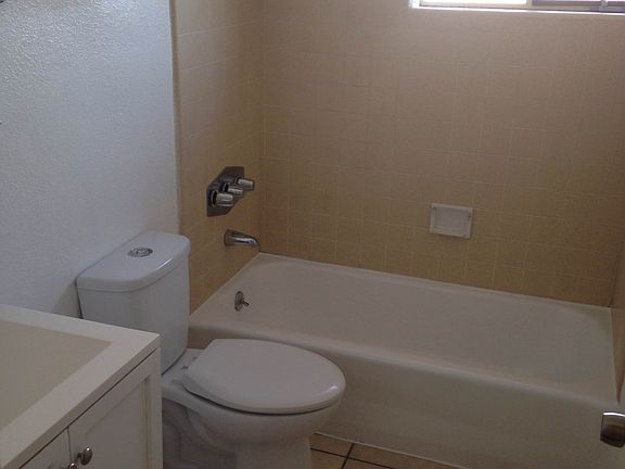 3rd image of 1240 W 87th St APT B