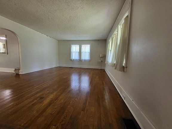 2nd image of 304 W Pine Grove Ave