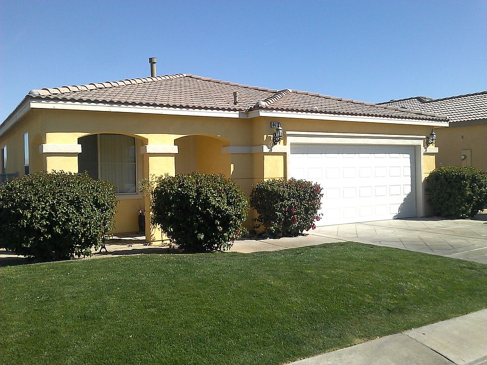 1st image of 44170 Calle Luna