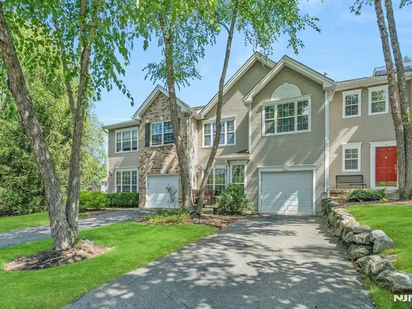 435 Green Mountain Rd, Mahwah, NJ 07430