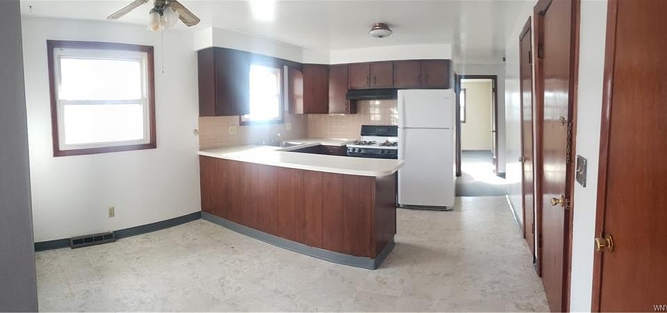 2nd image of 954 Beach Rd