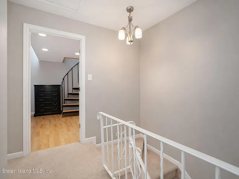 10 Pratt Ct — Photo 2