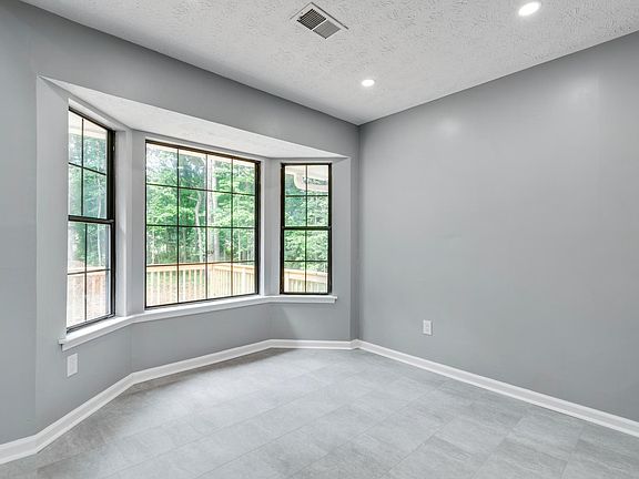 5th image of 192 White Oak Way