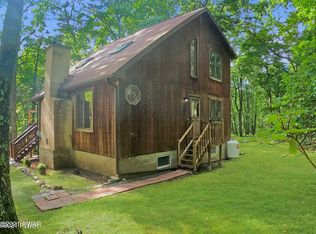 125 Fawn Lake Dr, Hawley, PA 18428