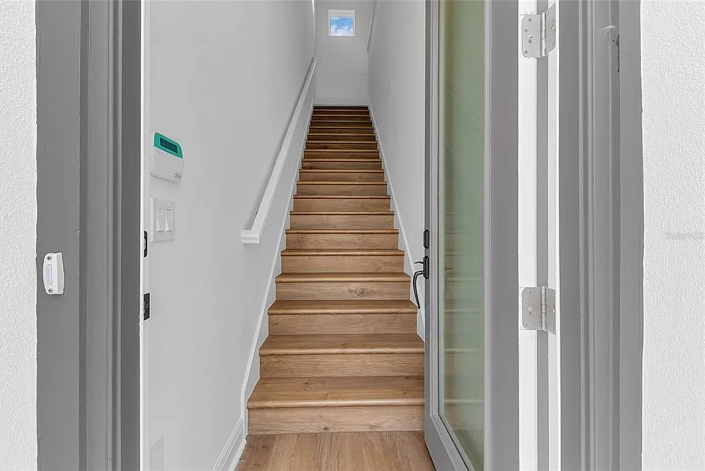 1 bed, 1.0 bath, 890 sqft, $2,100 — Photo 3