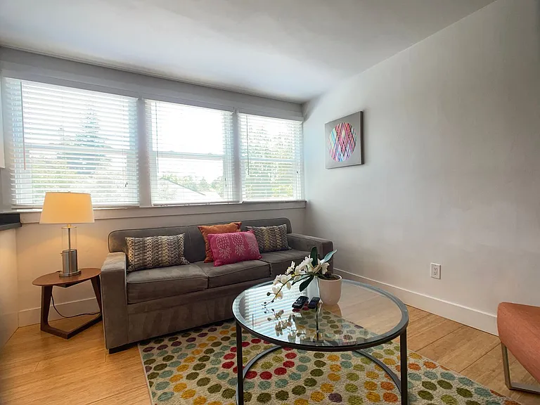683 Live Oak Ave — Photo 4