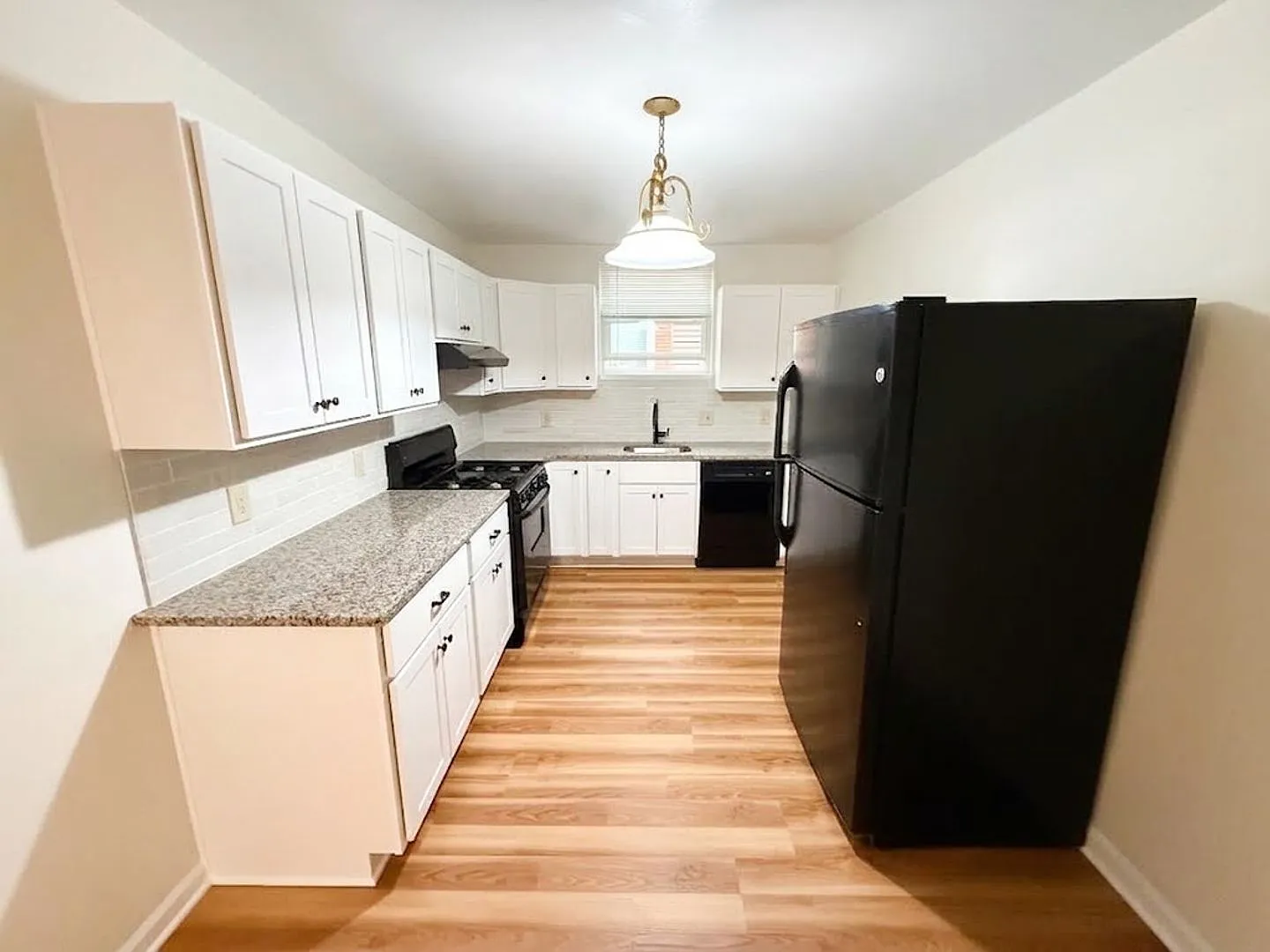 325 N Neville — Photo 3