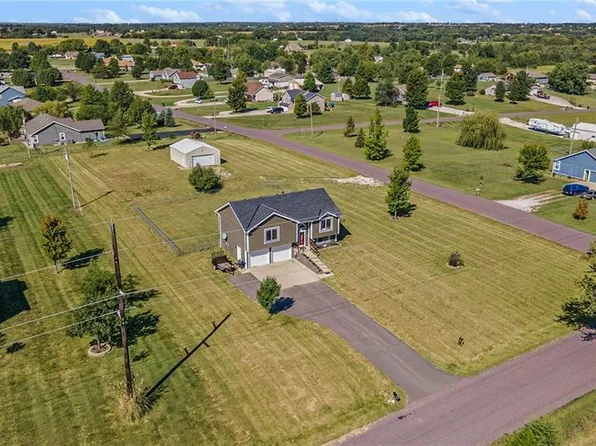 23451 151st St, Leavenworth, KS 66048