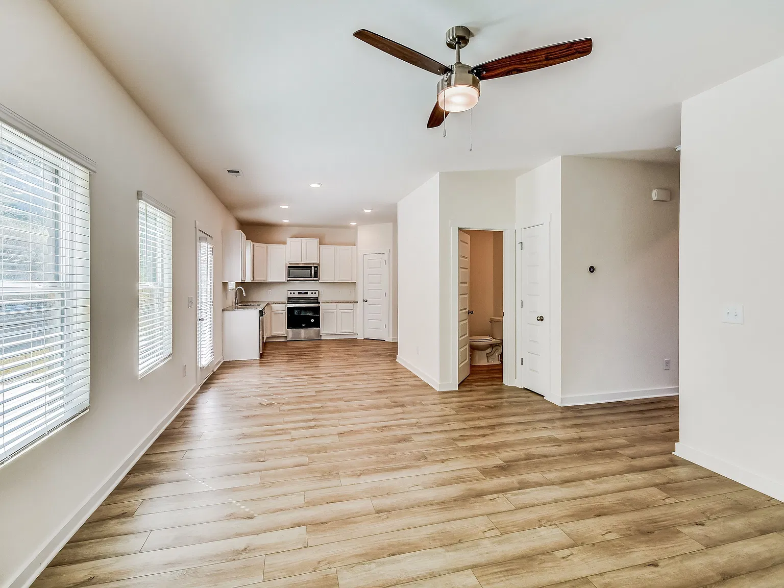 4 bed, 2.5 bath, 2091 sqft, $2,175 — Photo 4