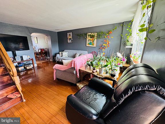 2nd image of 6736 Leonard St
