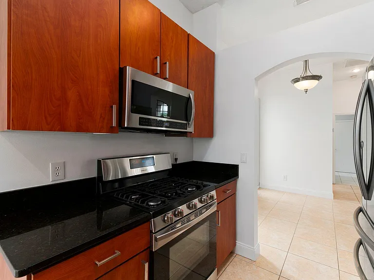 435 SW Jefferson Cir — Photo 13