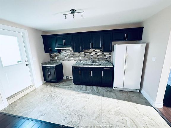4th image of 3817 Zanzibar Cres