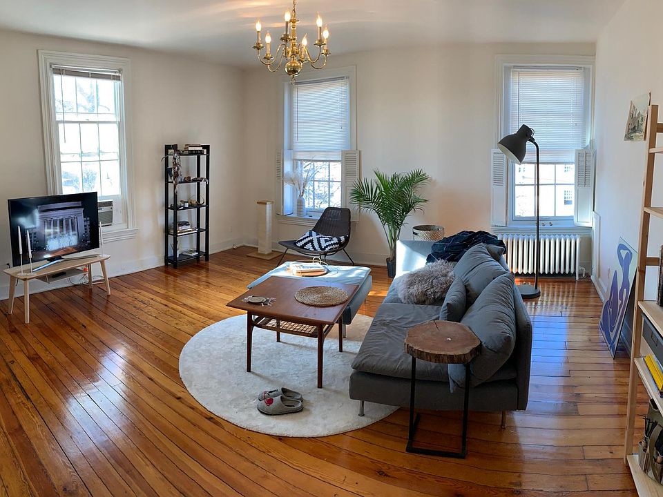 1st image of 407 N Washington St APT 4