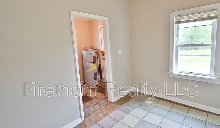 1400 Maple St — Photo 29