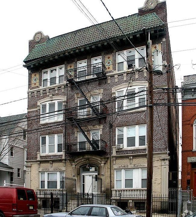 1st image of 215 Clifton Ave APT 6
