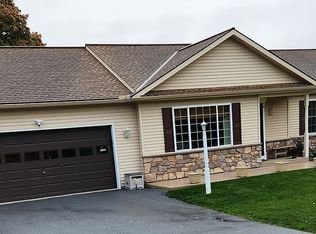 4 Carriage Dr, Mountville, PA 17554