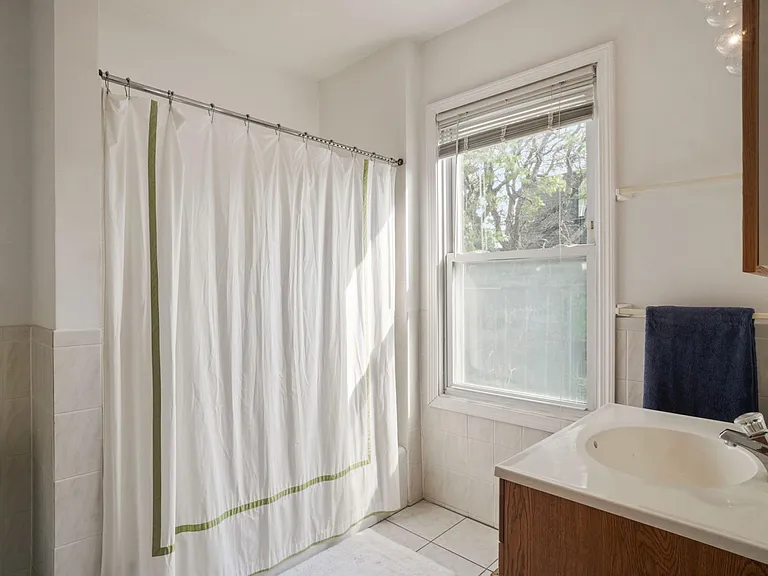 28 Milford St #3 — Photo 15