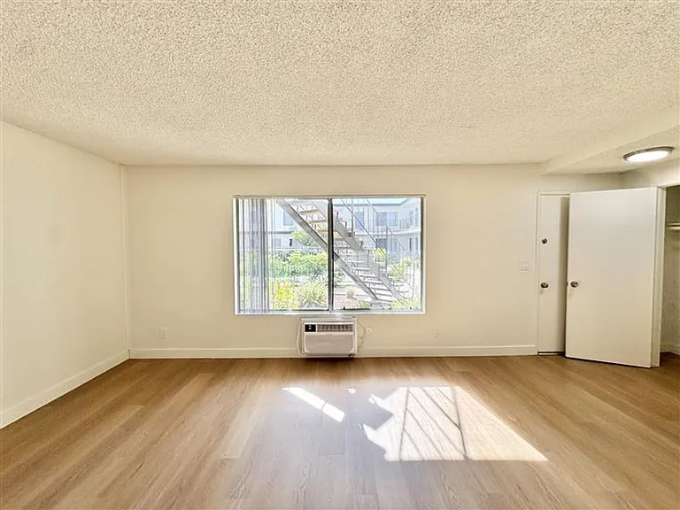 11075 Westminster Ave — Photo 34