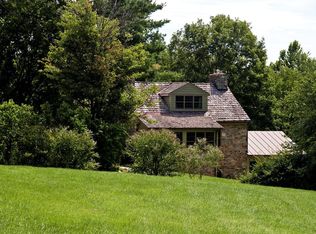 18822 Woodburn Rd, Leesburg, VA 20175