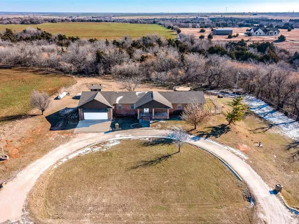 815 S Maple Rd, Calumet, OK 73014
