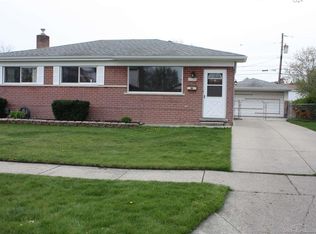16190 Lois Dr, Roseville, MI 48066
