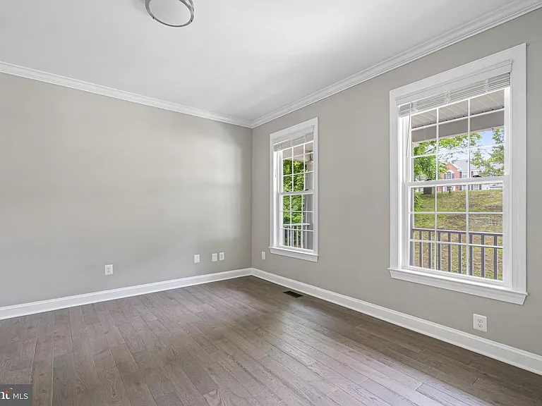 1525 Walters Ln — Photo 6