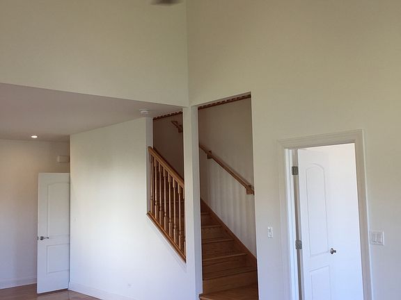 3rd image of 1301 Bradley Cir