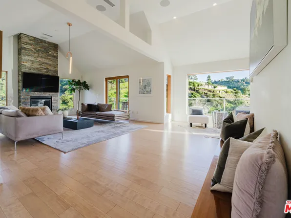 10110 Cielo Dr, Beverly Hills, CA 90210