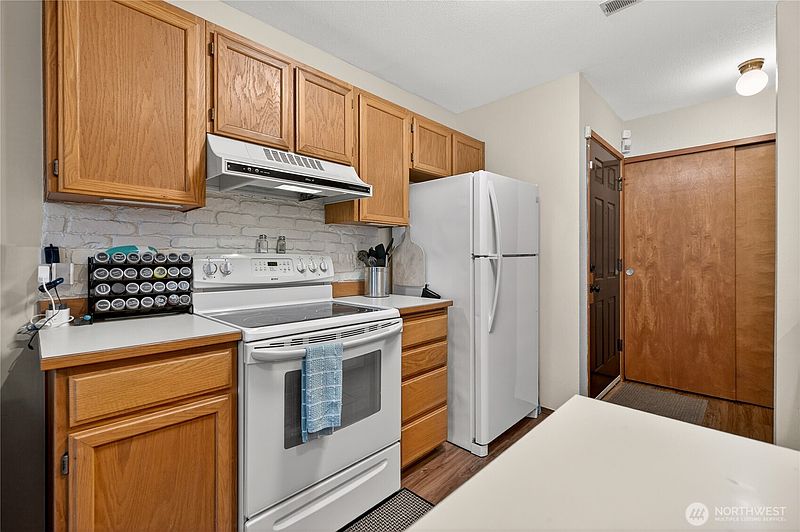 4th image of 4118 212th Street SW #101C
