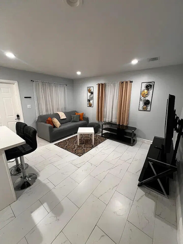 1 bed, 1.0 bath, 2263 sqft, $2,000 — Photo 4