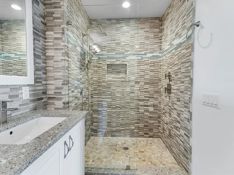 410 Evernia St #807 — Photo 10